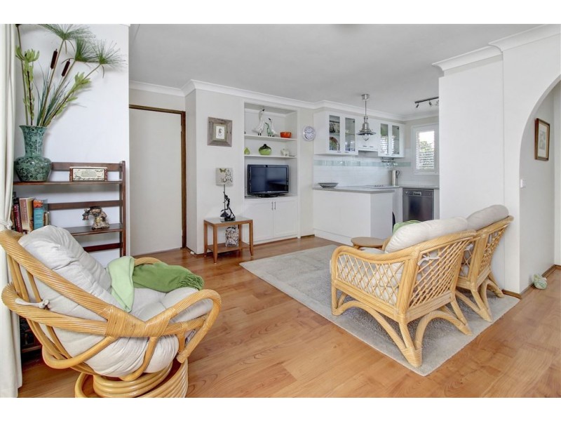 2/13 Alexander Avenue, Mornington VIC 3931