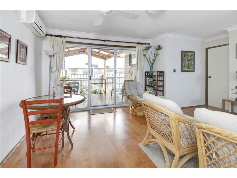 2/13 Alexander Avenue, Mornington VIC 3931