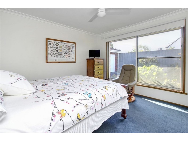 2/13 Alexander Avenue, Mornington VIC 3931