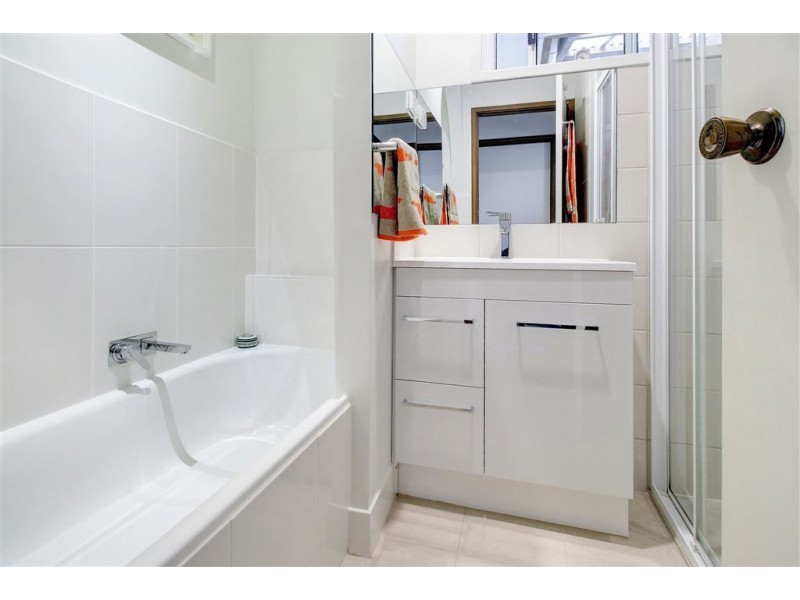 2/13 Alexander Avenue, Mornington VIC 3931