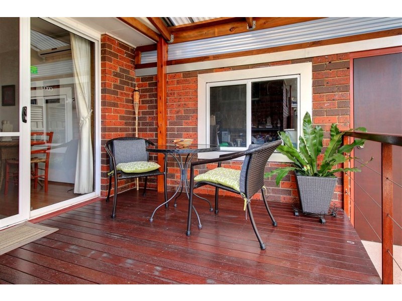 2/13 Alexander Avenue, Mornington VIC 3931