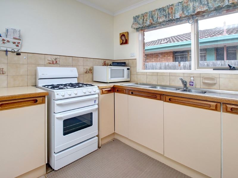 31 Elizabeth Avenue, Rosebud West VIC 3940