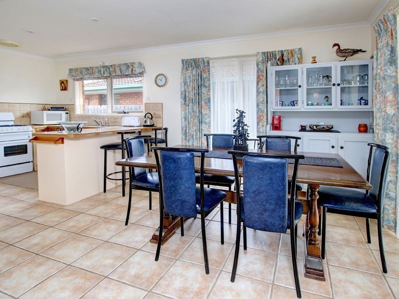 31 Elizabeth Avenue, Rosebud West VIC 3940