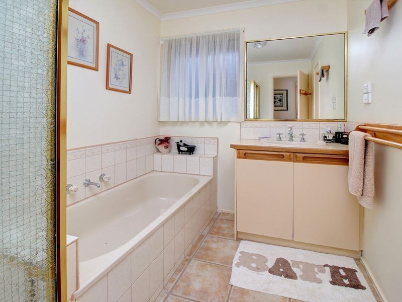 31 Elizabeth Avenue, Rosebud West VIC 3940