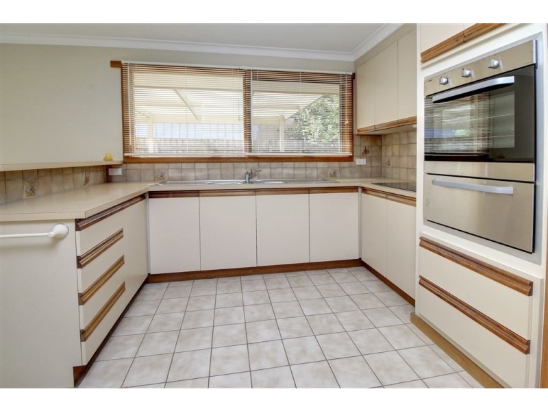 17 Cook Avenue, Rosebud VIC 3939