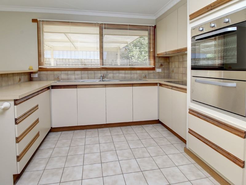 17 Cook Avenue, Rosebud VIC 3939