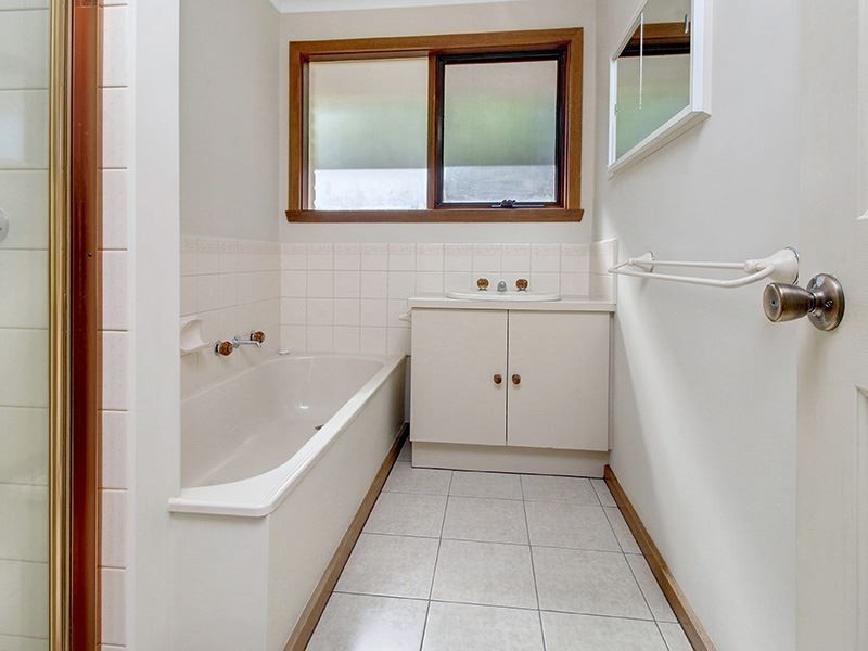 17 Cook Avenue, Rosebud VIC 3939