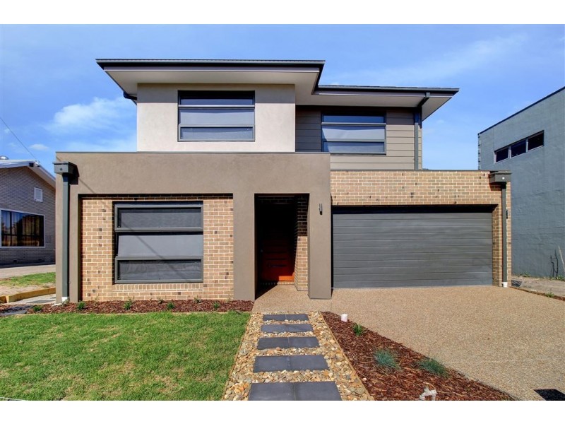 2 Chatfield Avenue, Rosebud West VIC 3940