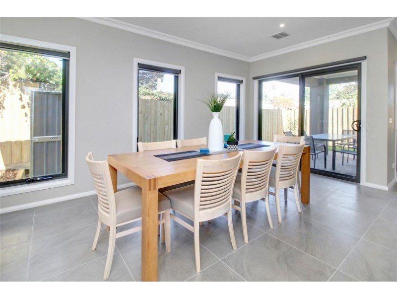 2 Chatfield Avenue, Rosebud West VIC 3940