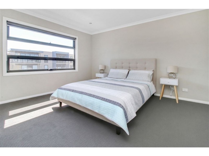2 Chatfield Avenue, Rosebud West VIC 3940