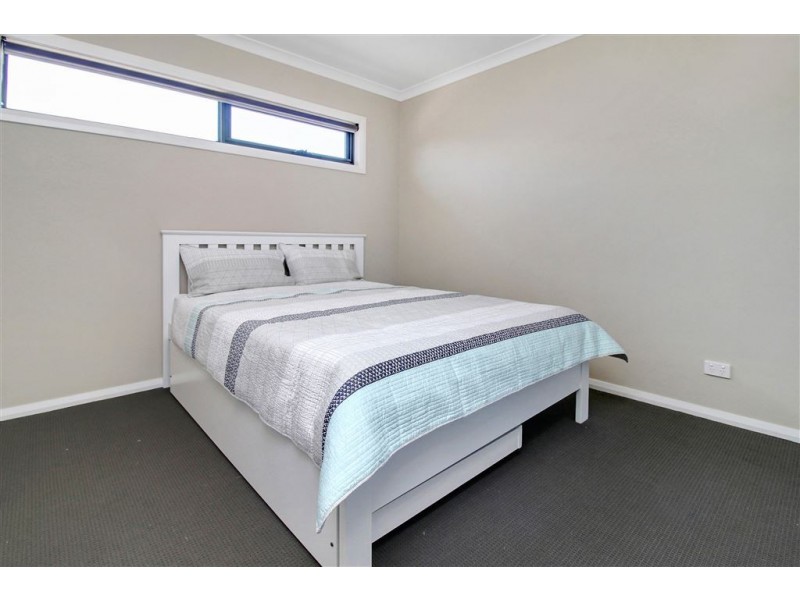2 Chatfield Avenue, Rosebud West VIC 3940