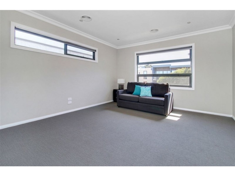 2 Chatfield Avenue, Rosebud West VIC 3940