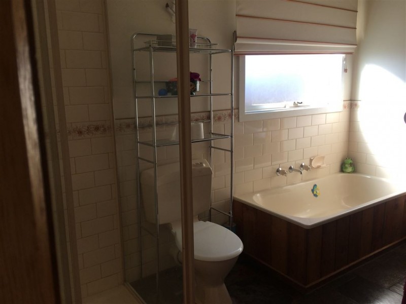 44 Elizabeth Ave, Rosebud West VIC 3940