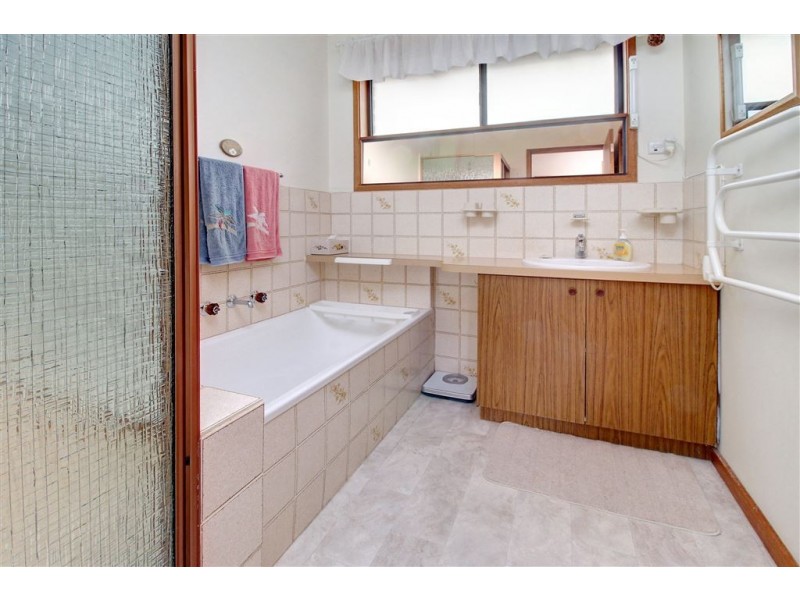 11 Iris Street, Dromana VIC 3936