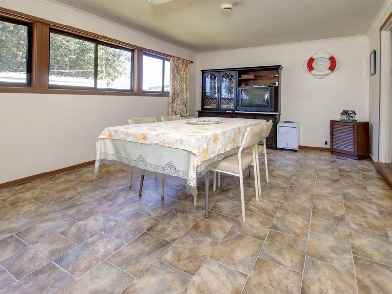 64 Third Avenue, Rosebud VIC 3939