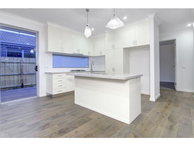 203 Sixth Avenue, Rosebud VIC 3939