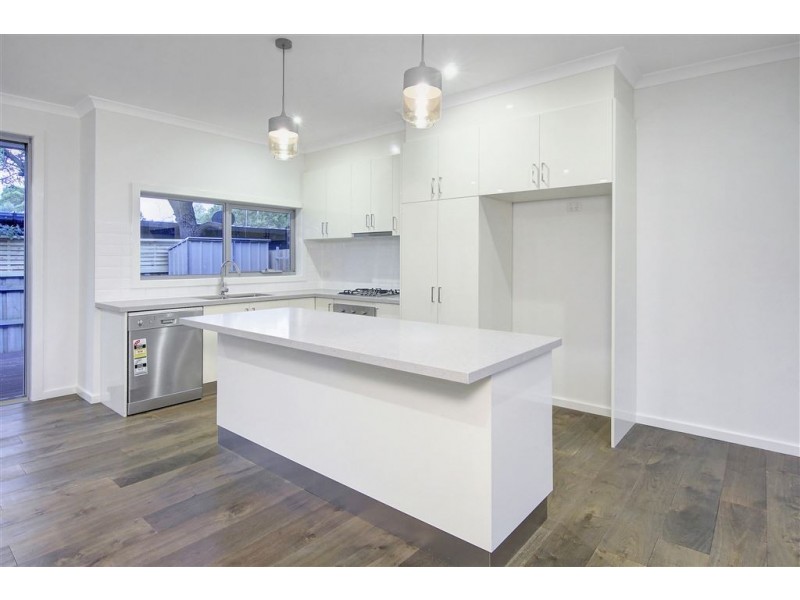 203 Sixth Avenue, Rosebud VIC 3939