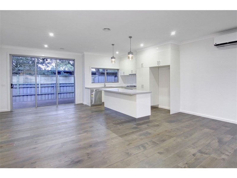 203 Sixth Avenue, Rosebud VIC 3939