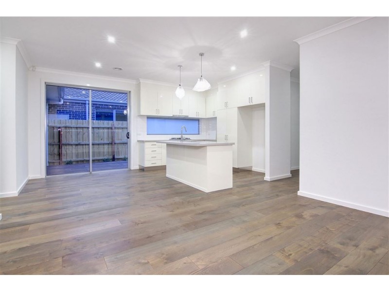 203 Sixth Avenue, Rosebud VIC 3939