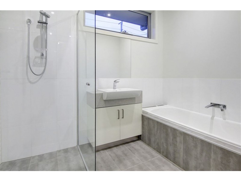 203 Sixth Avenue, Rosebud VIC 3939