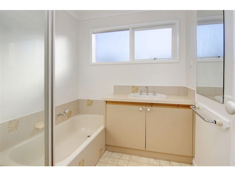 122 Third Avenue, Rosebud VIC 3939
