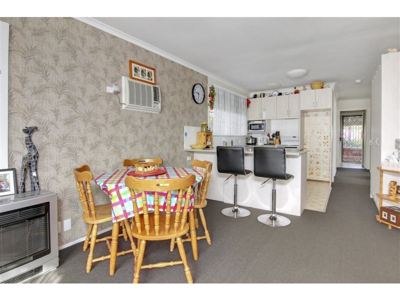 212 Ninth Avenue, Rosebud VIC 3939