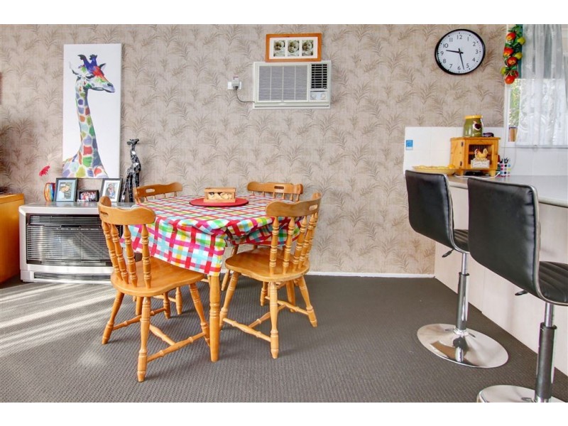 212 Ninth Avenue, Rosebud VIC 3939