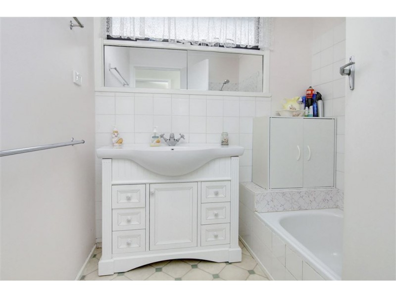 212 Ninth Avenue, Rosebud VIC 3939