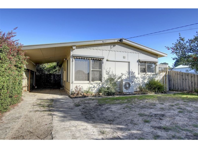 70 Ninth Avenue, Rosebud VIC 3939
