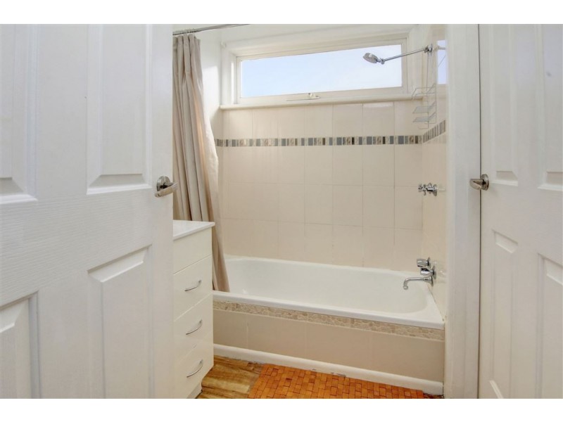 70 Ninth Avenue, Rosebud VIC 3939