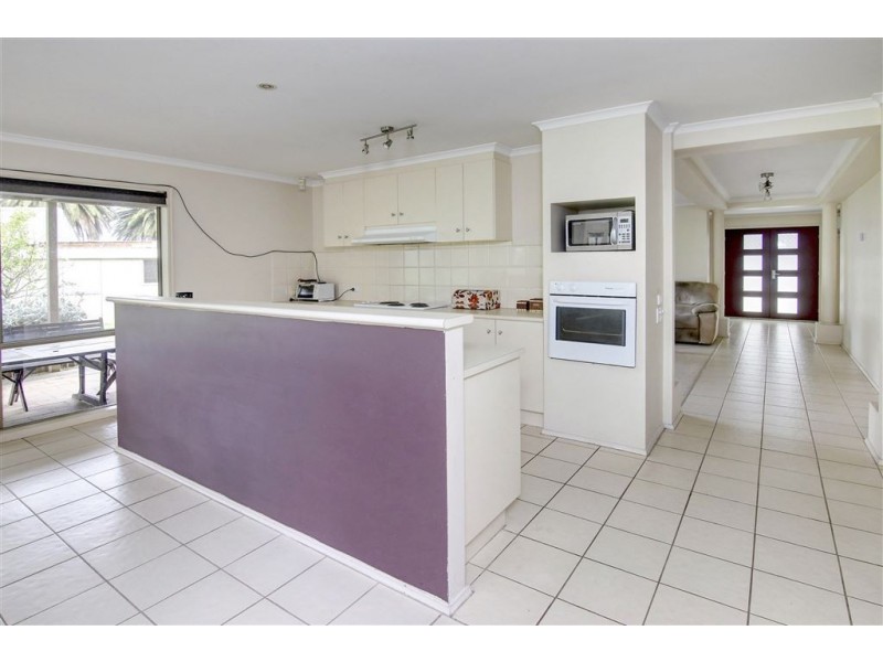 10 Fairway Circle, Safety Beach VIC 3936