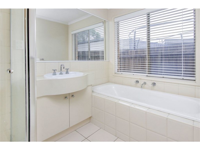 10 Fairway Circle, Safety Beach VIC 3936