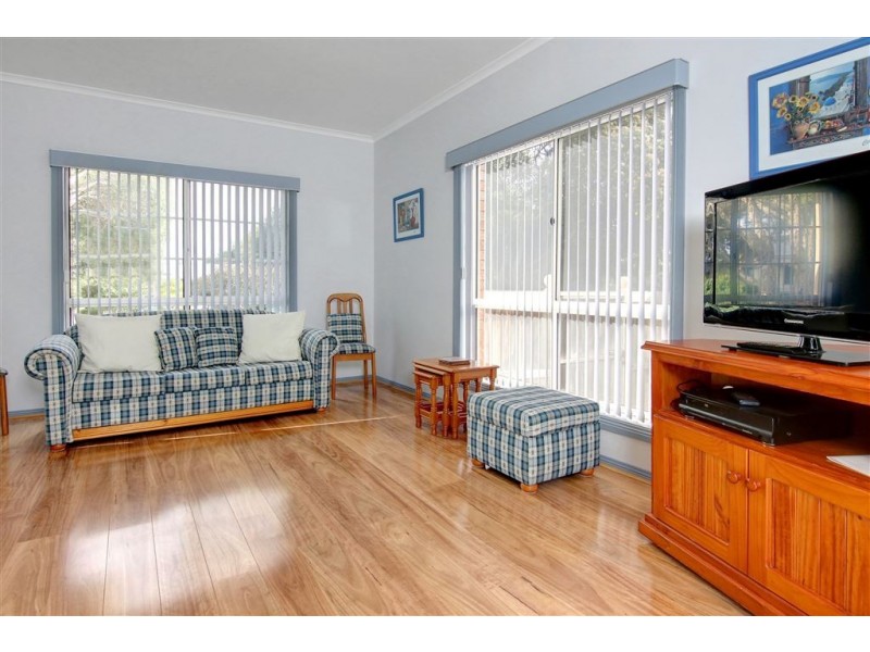 33 Whitehead Grove, Rosebud VIC 3939