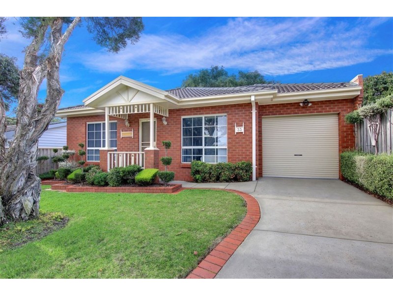 33 Whitehead Grove, Rosebud VIC 3939