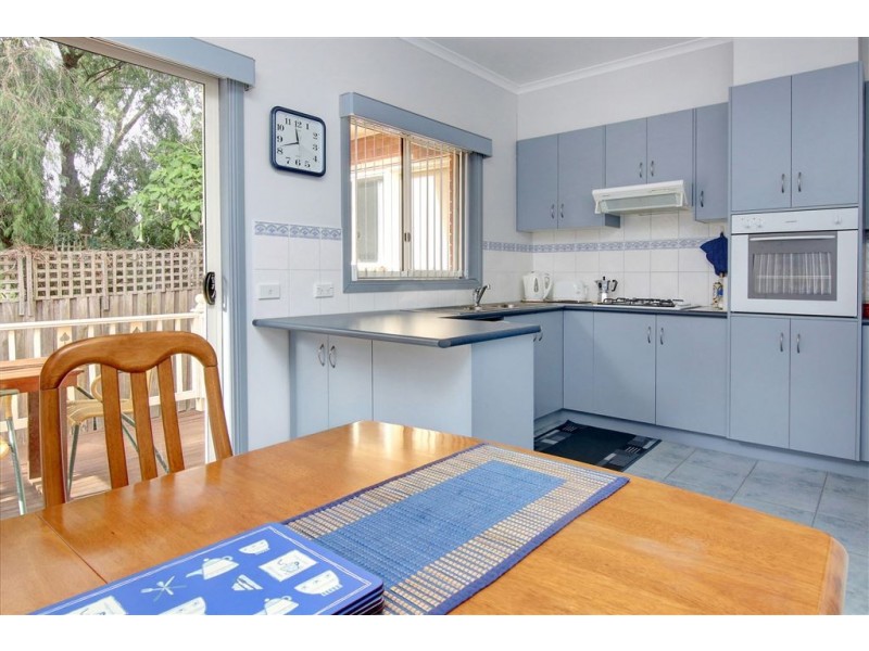 33 Whitehead Grove, Rosebud VIC 3939