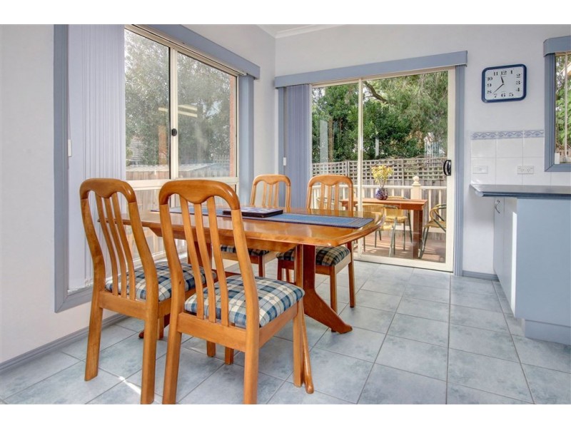 33 Whitehead Grove, Rosebud VIC 3939