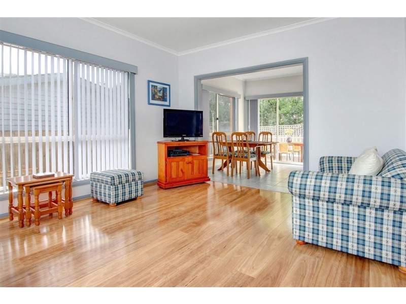 33 Whitehead Grove, Rosebud VIC 3939