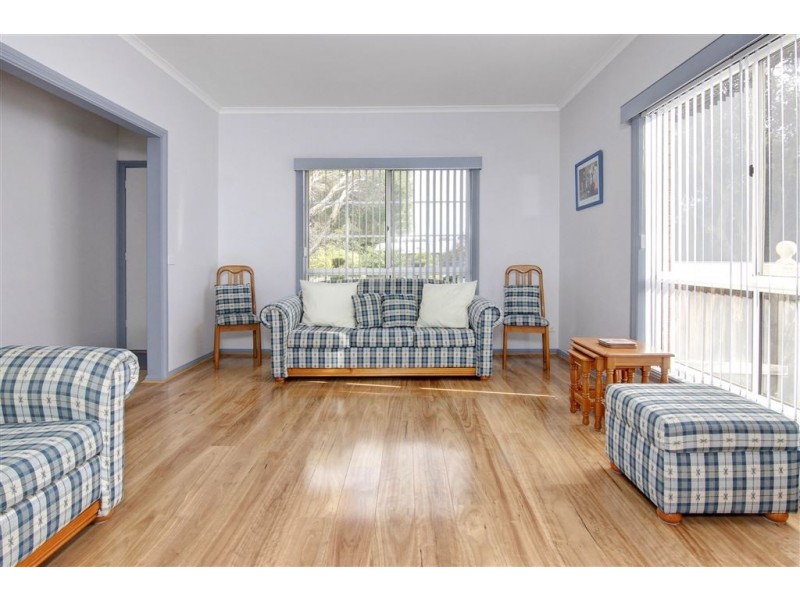 33 Whitehead Grove, Rosebud VIC 3939