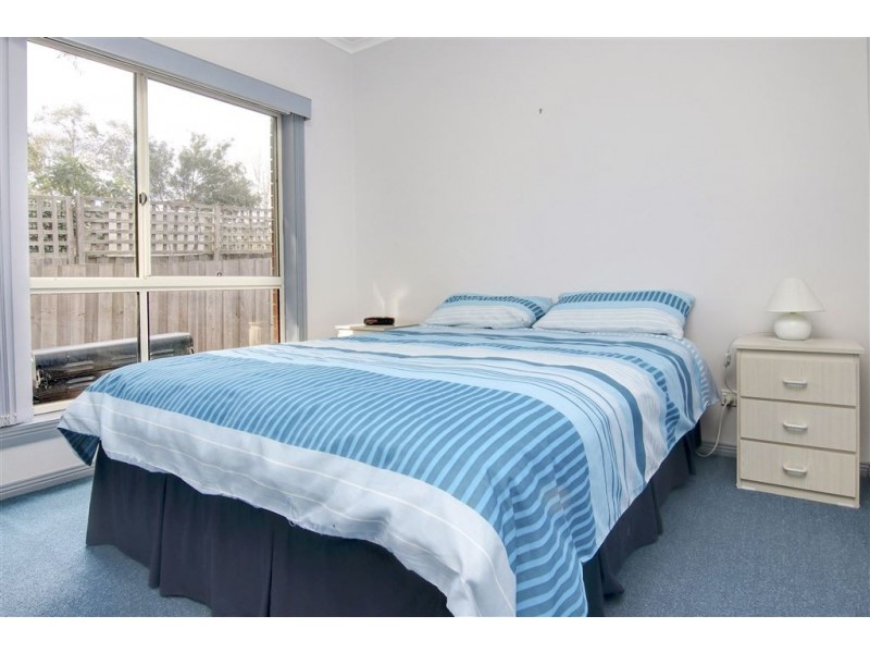 33 Whitehead Grove, Rosebud VIC 3939