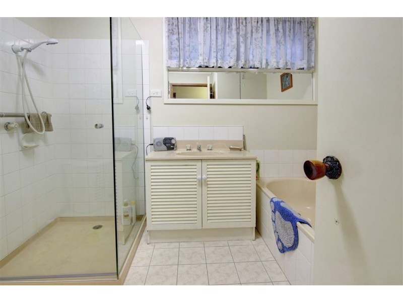 30 Seventh Avenue, Rosebud VIC 3939