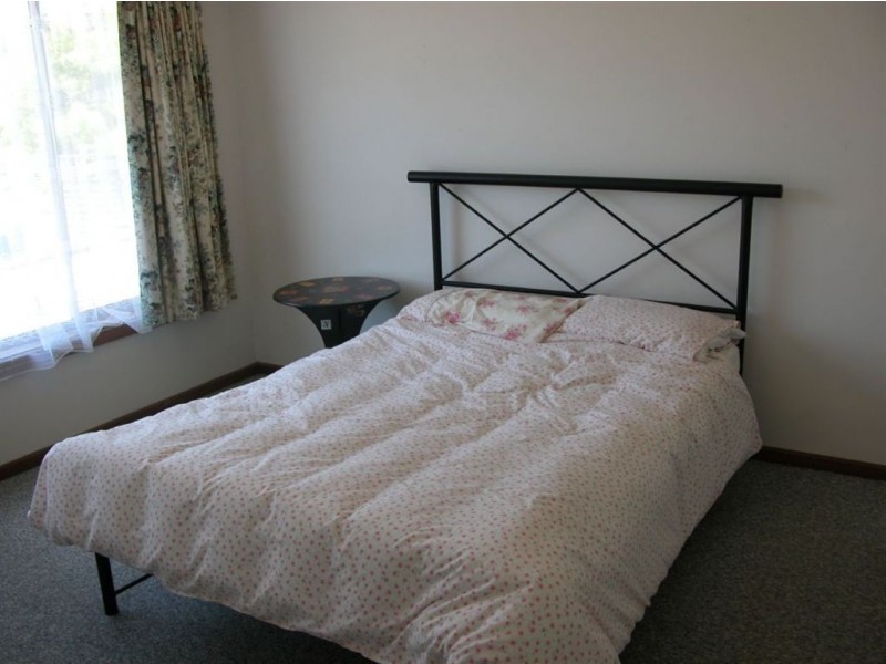 90 Ocean  Street, Rosebud VIC 3939