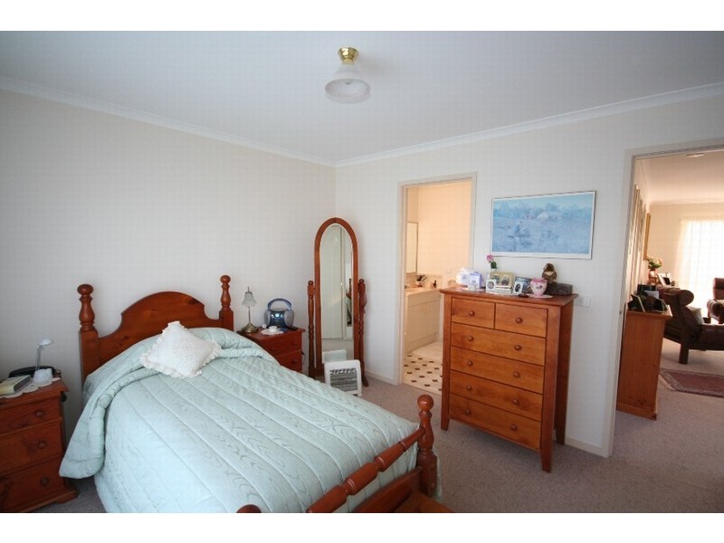 218 Eighth Avenue, Rosebud VIC 3939