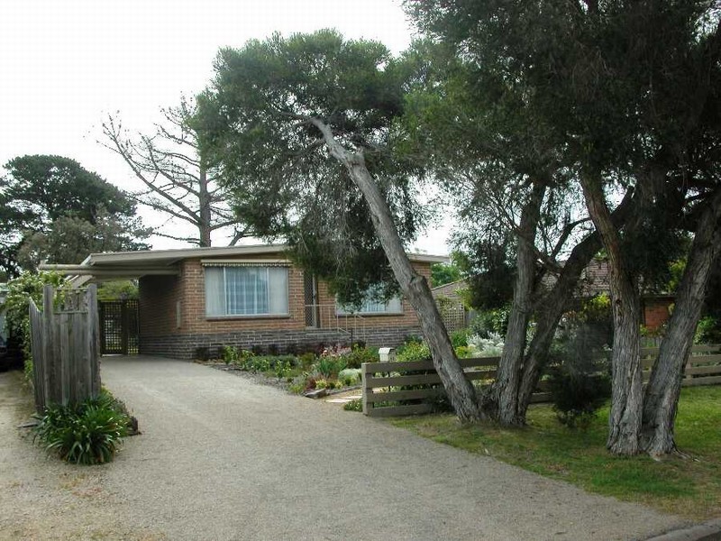 90 Ocean Street, Rosebud VIC 3939