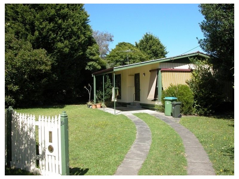 36 Whitehead Grove, Rosebud VIC 3939