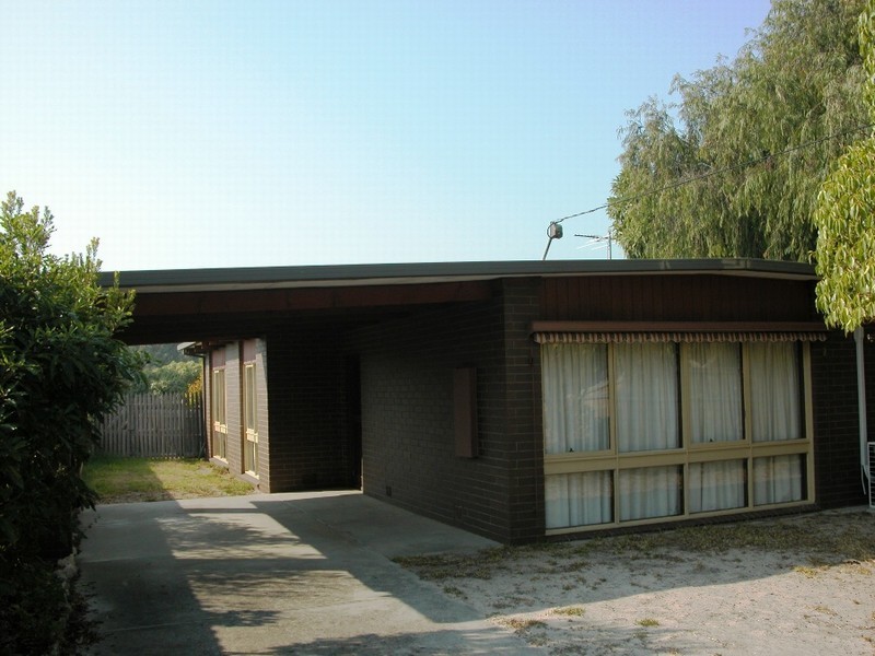 13 Cootamundra Avenue, Rosebud West VIC 3940