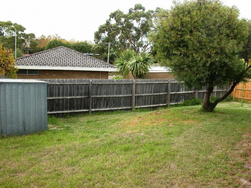 13 Cootamundra Avenue, Rosebud West VIC 3940