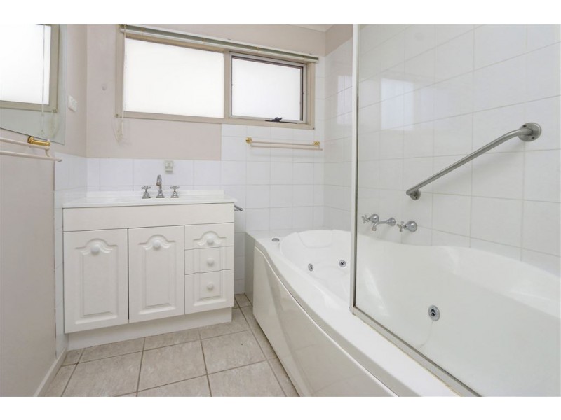 185 Seventh Avenue, Rosebud VIC 3939