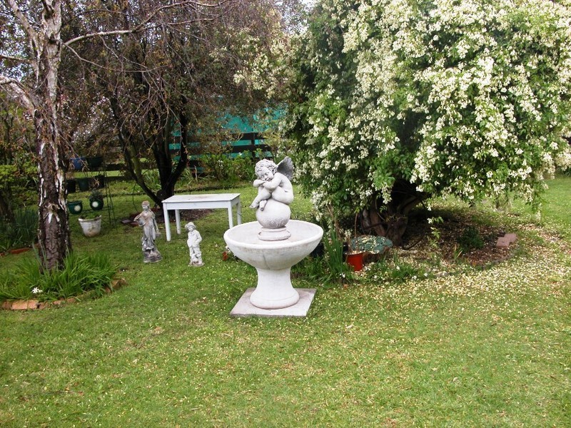 60 Whitehead Grove, Rosebud VIC 3939