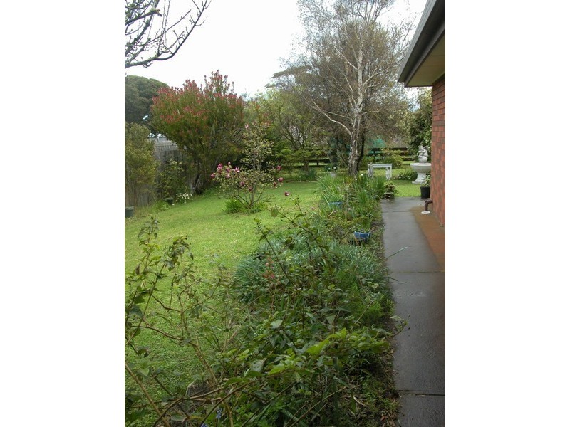 60 Whitehead Grove, Rosebud VIC 3939