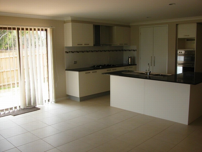 4 Mt Arthur Avenue, Rosebud VIC 3939